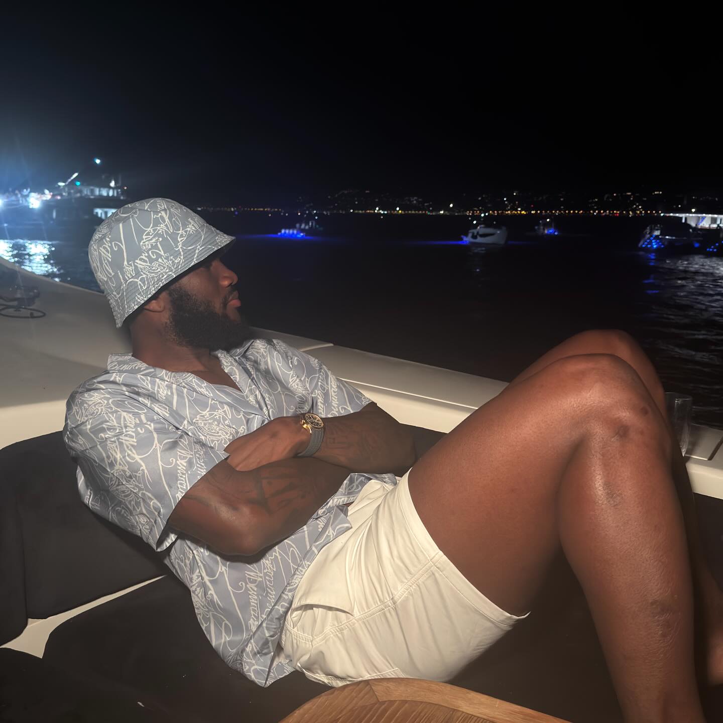 Franck Kessié saluant le public